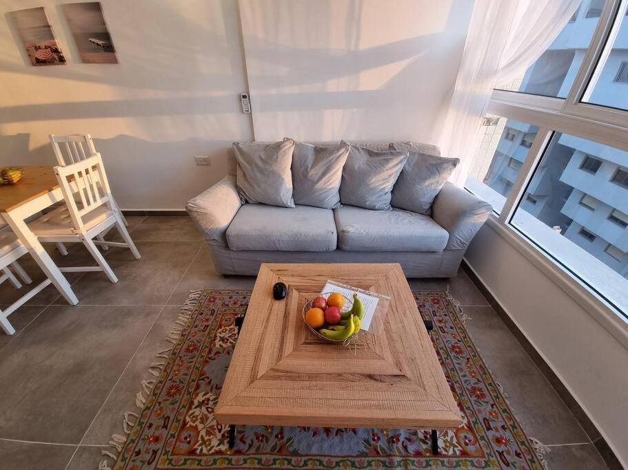 Beautiful 2-Bedroom Sea-View Apartment Netanya Exterior photo