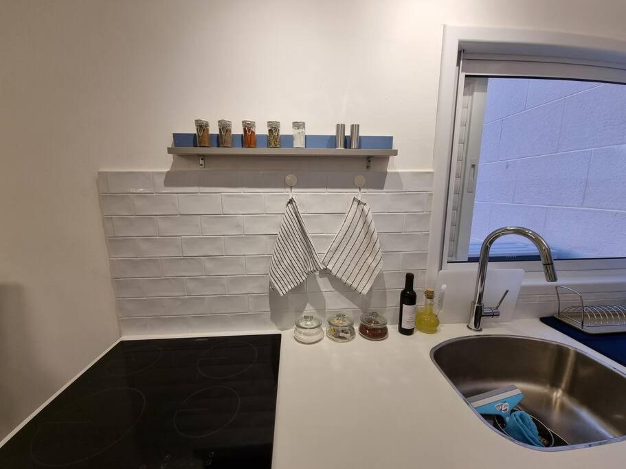 Beautiful 2-Bedroom Sea-View Apartment Netanya Exterior photo